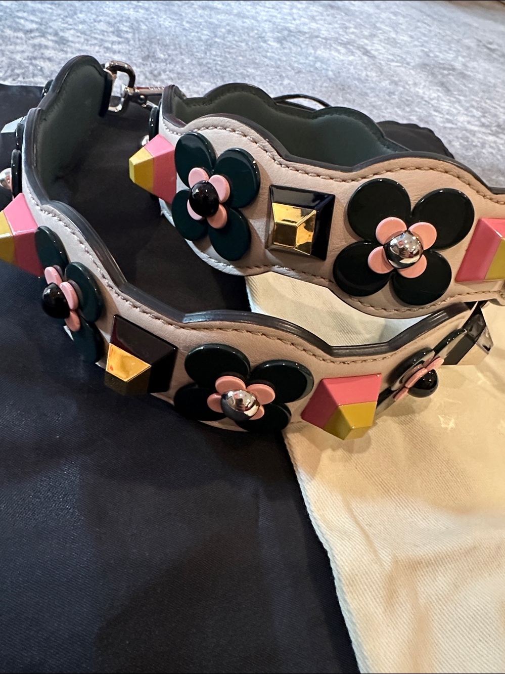 FENDI PURSE STRAP WITH GORGEOUS FLOWERS STUDS - Picture 2 of 12
